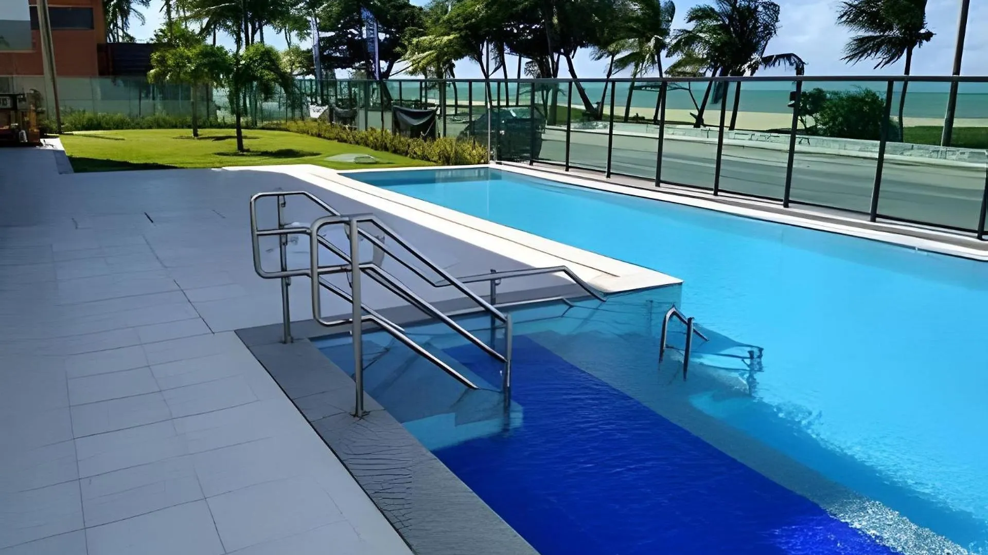 Apto. Beira Mar Alto Padrao - By Trh Home Stay contacts